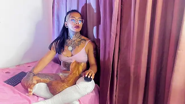 nicole volkov online show from 01-10-25, 04:44