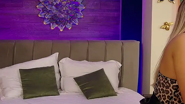 LoraDevine online show from 09-19-25, 07:25