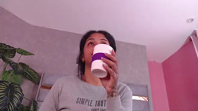 Snapshot of JuliaRose_ks chatting on 09-23-25, 12:30 JuliaRose ks online show from 09-23-25, 12:30