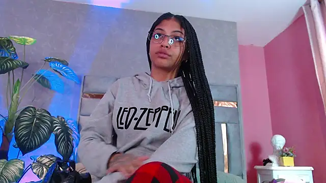 Snapshot of JuliaRose_ks chatting on 10-08-25, 12:14 JuliaRose ks online show from 10-08-25, 12:14