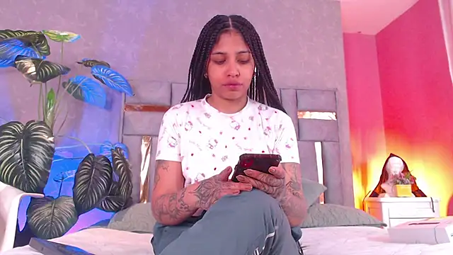 Snapshot of JuliaRose_ks chatting on 10-16-25, 12:28 JuliaRose ks online show from 10-16-25, 12:28