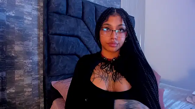 Snapshot of JuliaRose_ks chatting on 10-17-25, 12:36 JuliaRose ks online show from 10-17-25, 12:36