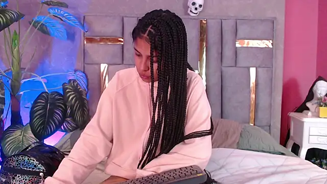 Snapshot of JuliaRose_ks chatting on 10-17-25, 12:41 JuliaRose ks online show from 10-17-25, 12:41