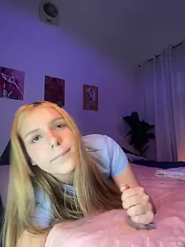 Snapshot of AlinaCarter chatting on 10-15-25, 11:49 AlinaCarter online show from 10-15-25, 11:49