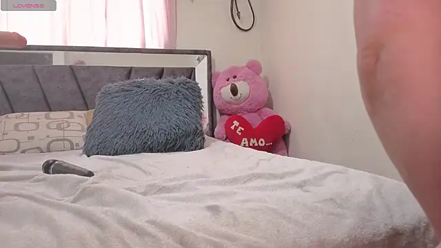 Snapshot of Hotsamantamature chatting on 03-20-26, 03:06 Hotsamantamature online show from 03-20-26, 03:06