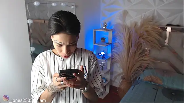 Jonesliam23 online show from 10-28-25, 10:34