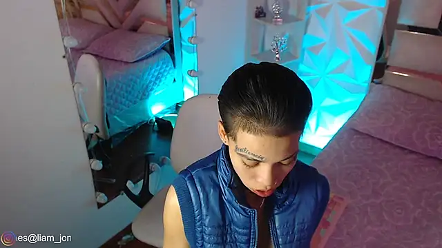 Jonesliam23 online show from 05-01-26, 08:13
