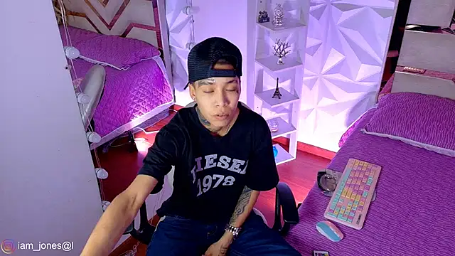 Jonesliam23 online show from 05-11-26, 07:22
