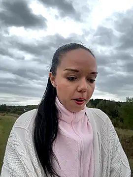 Snapshot of Vanesskaa chatting on 09-27-25, 03:28 Vanesskaa online show from 09-27-25, 03:28