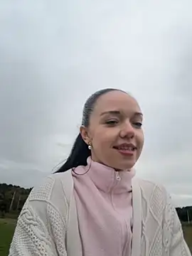 Snapshot of Vanesskaa chatting on 10-10-25, 04:28 Vanesskaa online show from 10-10-25, 04:28