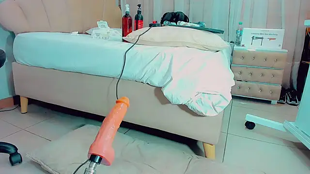 EmilyySaenz online show from 01-30-25, 07:37