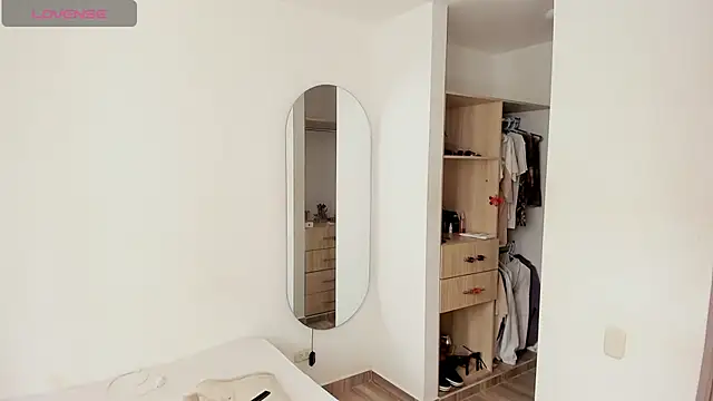 rose scottt online show from 10-26-25, 03:18