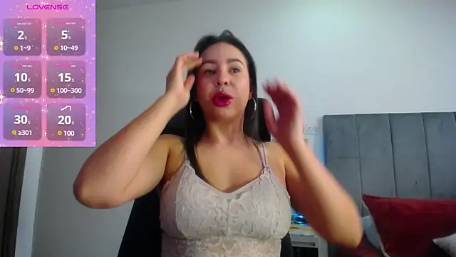 Shantalhotx69 online show from 03-04-25, 12:44