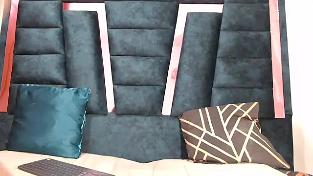 Snapshot of DiannellaforYou chatting on 11-29-25, 11:30 DiannellaforYou online show from 11-29-25, 11:30