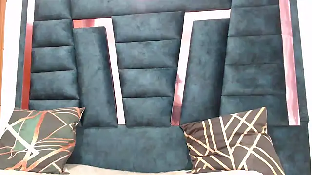 Snapshot of DiannellaforYou chatting on 03-19-26, 01:31 DiannellaforYou online show from 03-19-26, 01:31