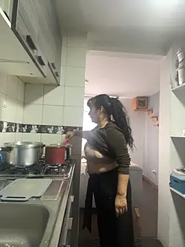 Snapshot of Sweeetness_Milf chatting on 09-26-25, 05:06 Sweeetness Milf online show from 09-26-25, 05:06