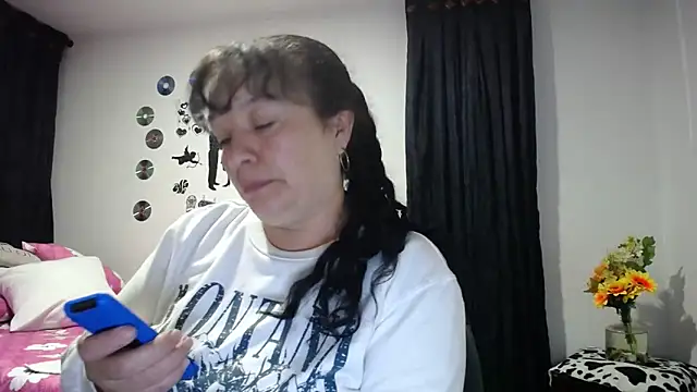 Snapshot of Sweeetness_Milf chatting on 11-07-25, 01:49 Sweeetness Milf online show from 11-07-25, 01:49