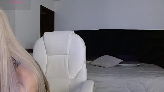peyton golden1 online show from 05-13-26, 03:04