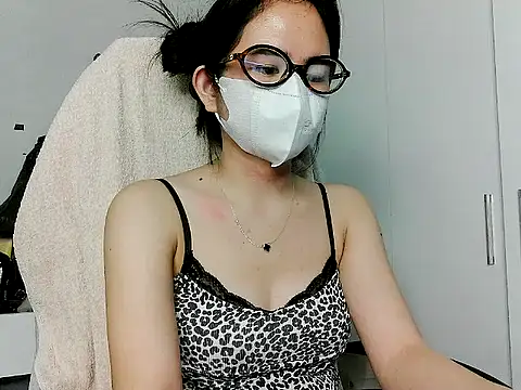 Yin-girl online show from 11-19-25, 07:52