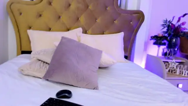 beauty luna18 online show from 12-17-24, 06:31