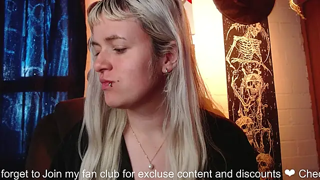 NEXT DOOR GIRL  online show from 01-26-25, 12:22