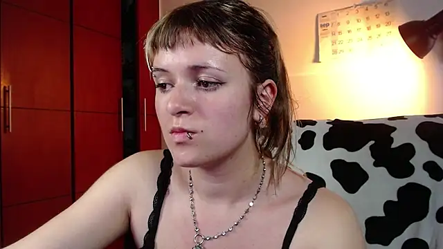 NEXT DOOR GIRL  online show from 09-25-25, 10:35