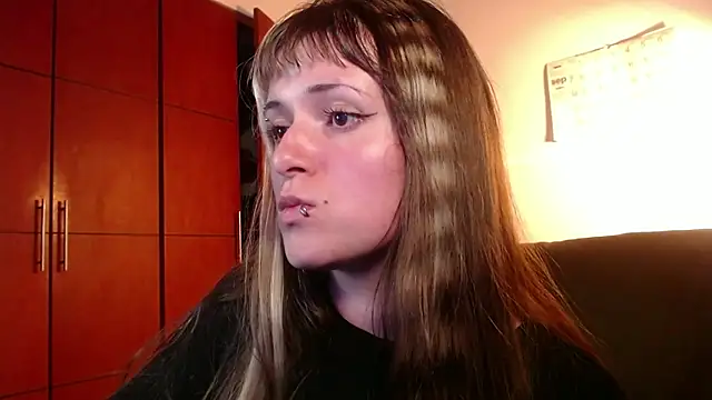 NEXT DOOR GIRL  online show from 10-04-25, 10:41