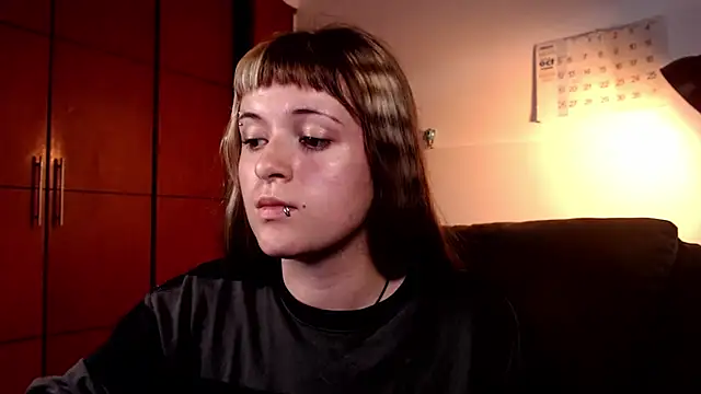 NEXT DOOR GIRL  online show from 10-28-25, 10:23