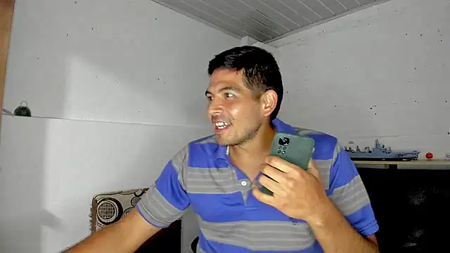 Snapshot of Himoreno25 chatting on 01-01-25, 05:33 Himoreno25 online show from 01-01-25, 05:33