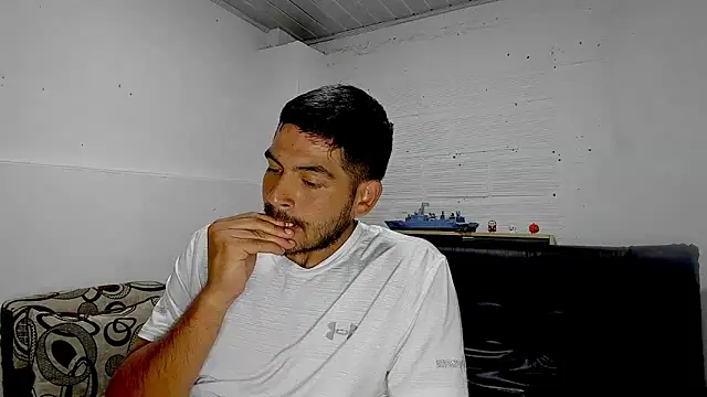 Snapshot of Himoreno25 chatting on 03-12-25, 05:24 Himoreno25 online show from 03-12-25, 05:24