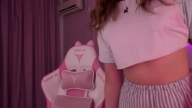 Snapshot of DianaVert chatting on 01-26-25, 12:37 DianaVert online show from 01-26-25, 12:37