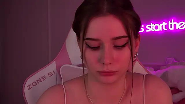 Snapshot of DianaVert chatting on 02-07-25, 04:37 DianaVert online show from 02-07-25, 04:37