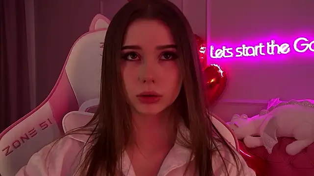 Snapshot of DianaVert chatting on 02-11-25, 06:11 DianaVert online show from 02-11-25, 06:11