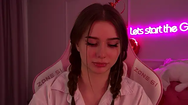 Snapshot of DianaVert chatting on 02-11-25, 09:14 DianaVert online show from 02-11-25, 09:14