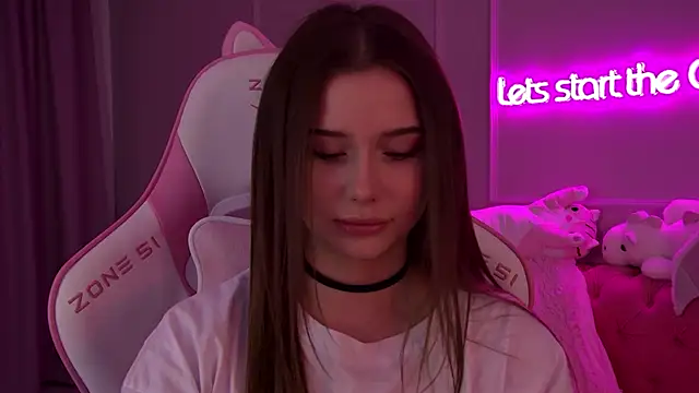 Snapshot of DianaVert chatting on 02-18-25, 09:09 DianaVert online show from 02-18-25, 09:09