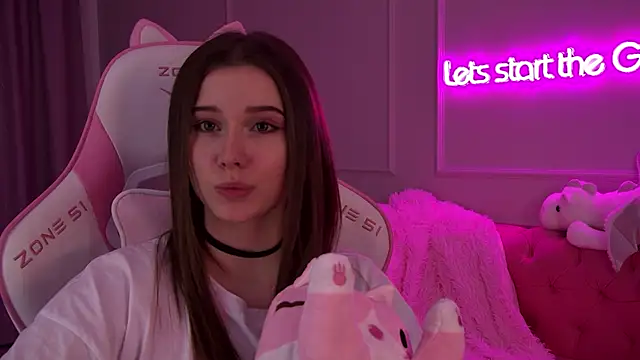 Snapshot of DianaVert chatting on 02-19-25, 03:17 DianaVert online show from 02-19-25, 03:17