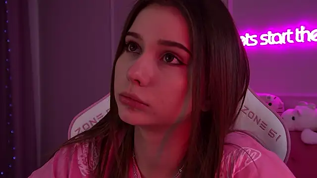 Snapshot of DianaVert chatting on 02-20-25, 10:15 DianaVert online show from 02-20-25, 10:15