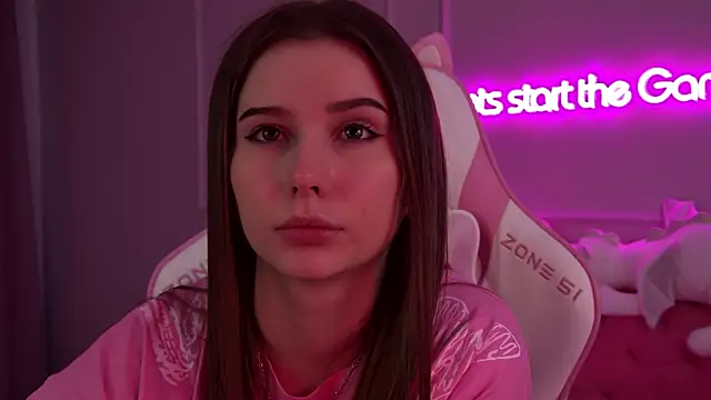 Snapshot of DianaVert chatting on 02-21-25, 04:40 DianaVert online show from 02-21-25, 04:40