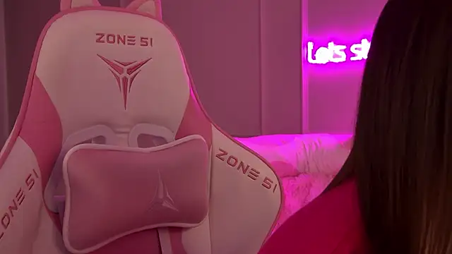 Snapshot of DianaVert chatting on 02-24-25, 09:31 DianaVert online show from 02-24-25, 09:31