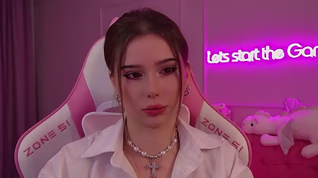 Snapshot of DianaVert chatting on 03-10-25, 06:12 DianaVert online show from 03-10-25, 06:12