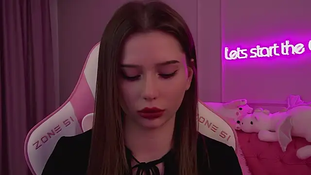 Snapshot of DianaVert chatting on 03-18-25, 09:21 DianaVert online show from 03-18-25, 09:21