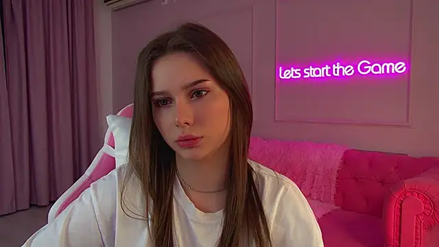 Snapshot of DianaVert chatting on 09-22-25, 02:02 DianaVert online show from 09-22-25, 02:02