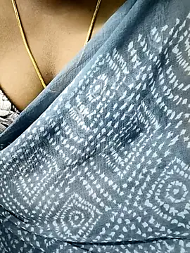 Snapshot of tamil_subha69 chatting on 02-11-26, 02:00 tamil subha69 online show from 02-11-26, 02:00