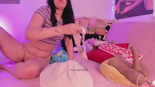 moonliiiight1 online show from 06-26-26, 04:00