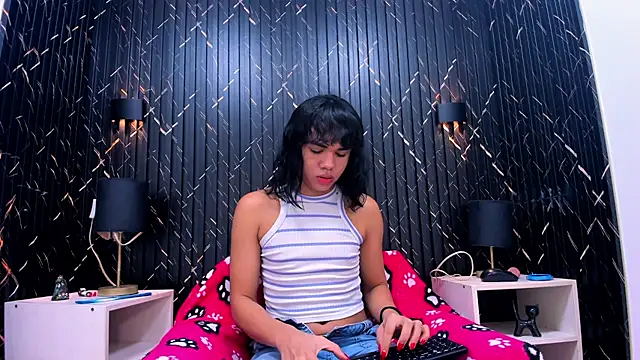 AndreaGil  online show from 10-10-25, 01:21