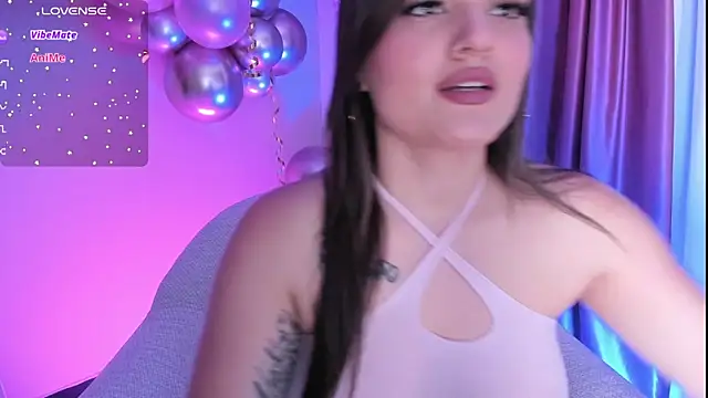 Snapshot of ellarosee_ chatting on 03-18-25, 07:31 ellarosee online show from 03-18-25, 07:31