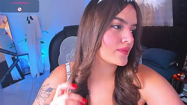 Snapshot of ellarosee_ chatting on 10-28-25, 05:37 ellarosee online show from 10-28-25, 05:37