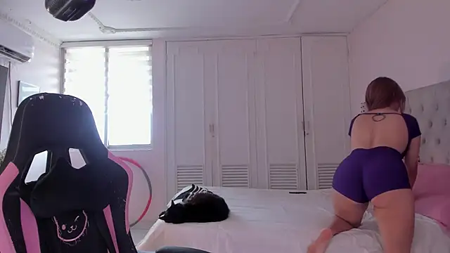 SweetJennaa online show from 10-24-25, 06:26