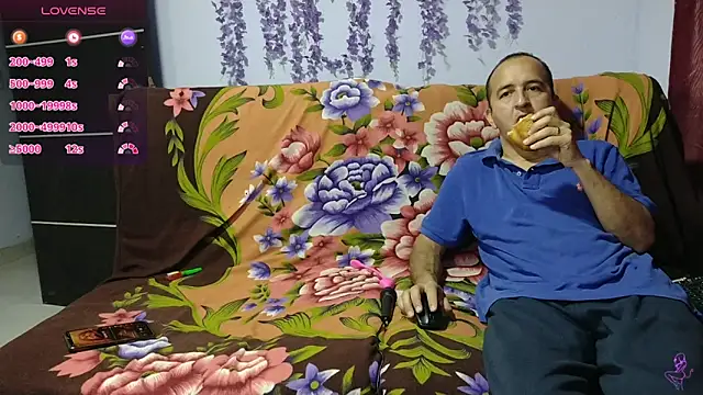 Snapshot of yazfore2 chatting on 11-12-25, 12:22 yazfore2 online show from 11-12-25, 12:22