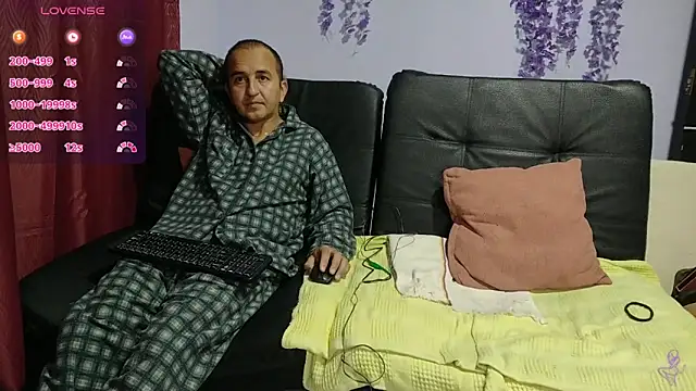 Snapshot of yazfore2 chatting on 11-15-25, 12:19 yazfore2 online show from 11-15-25, 12:19